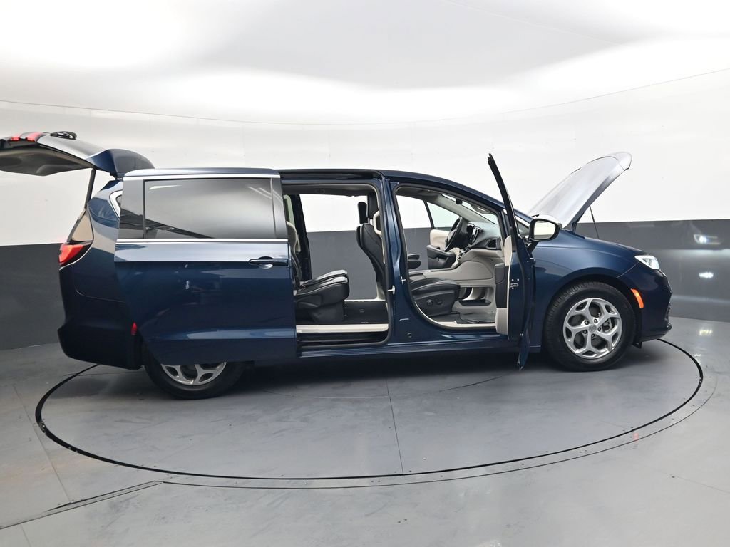 Used 2024 Chrysler Pacifica Limited image 44
