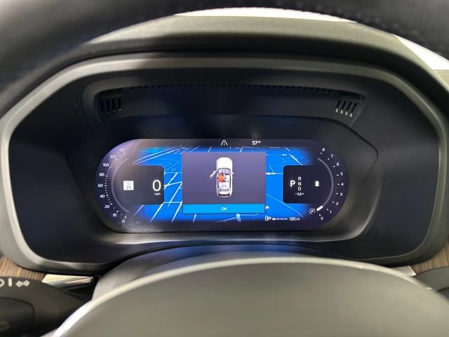 Used 2022 Volvo XC60 B5 Momentum w/ Climate Package image 17