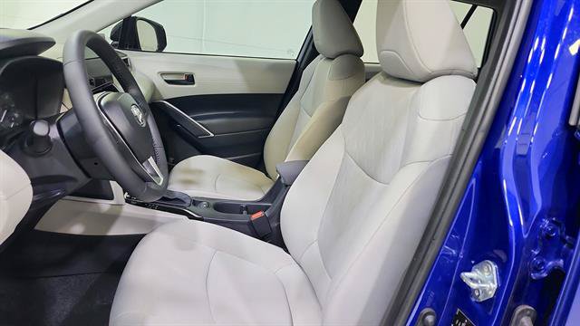 Used 2025 Toyota Corolla Cross LE FWD image 11