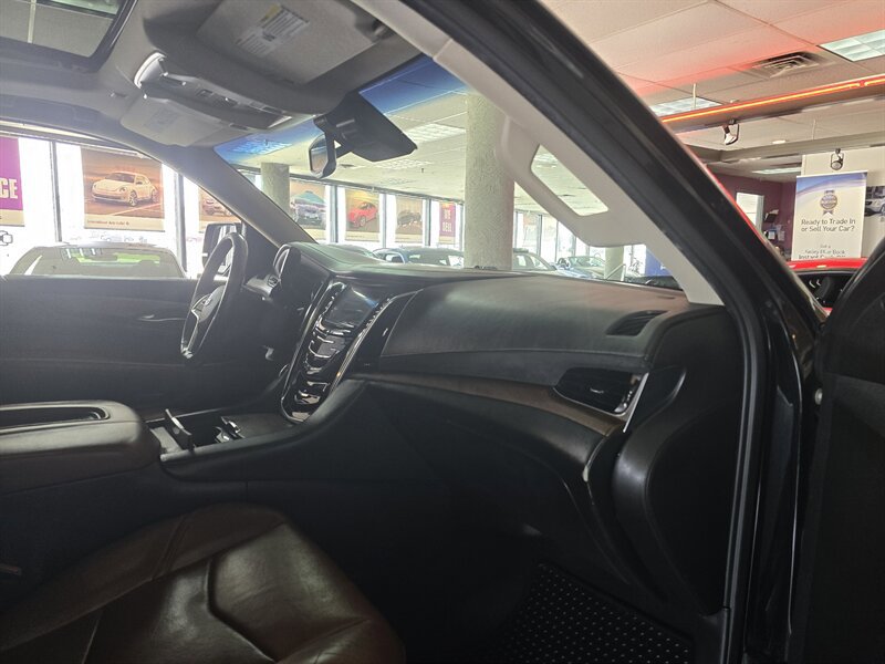 Used 2016 Cadillac Escalade ESV Luxury image 12
