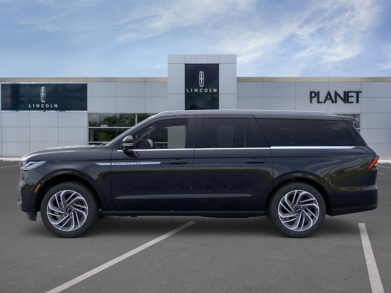 New 2025 Lincoln Navigator L Reserve image 3
