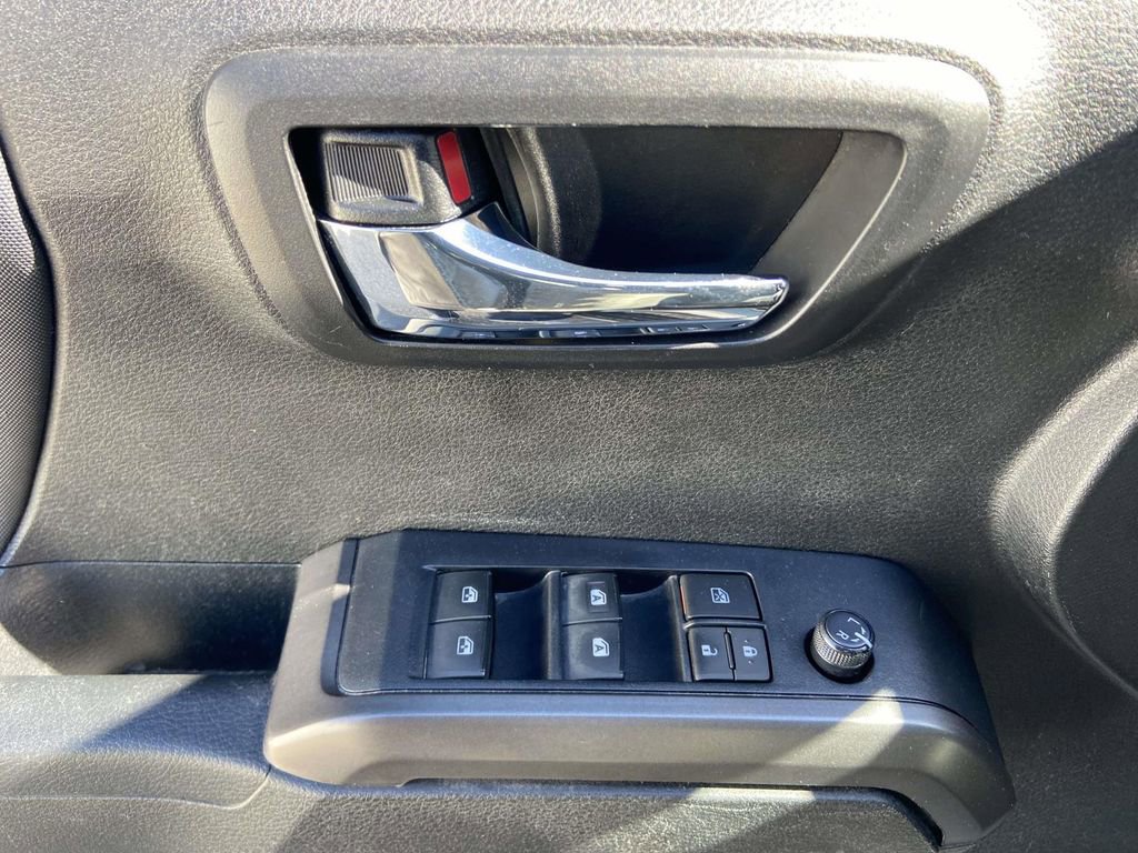 Used 2022 Toyota Tacoma TRD Sport w/ Technology Package image 15