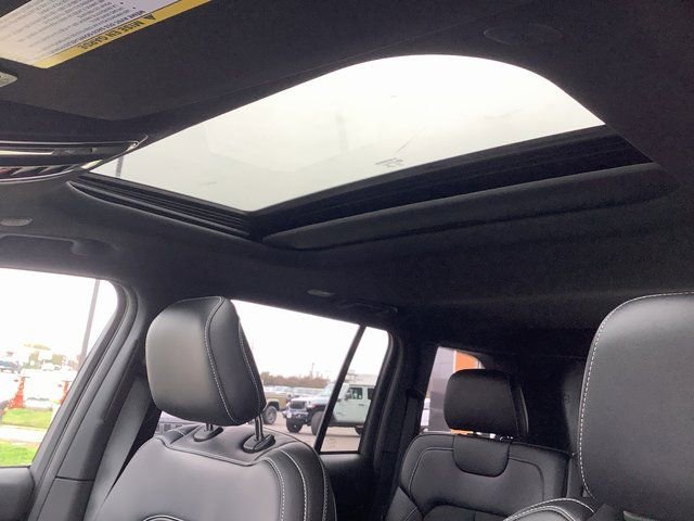 New 2025 Jeep Grand Cherokee Altitude image 21