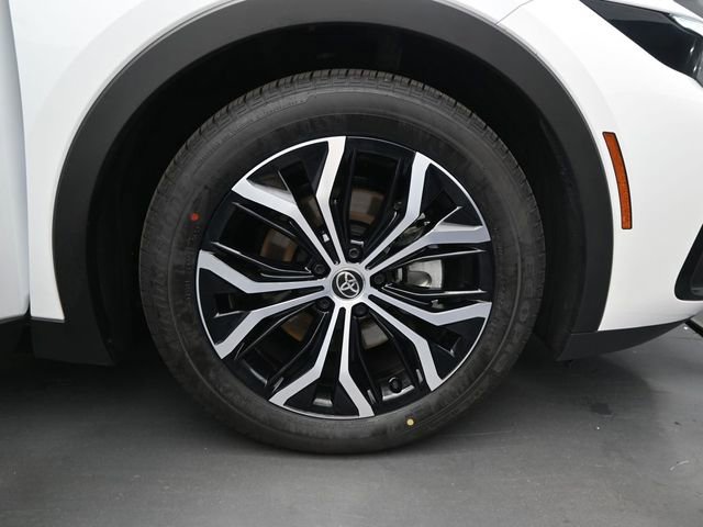 Used 2026 Toyota Crown Limited image 16