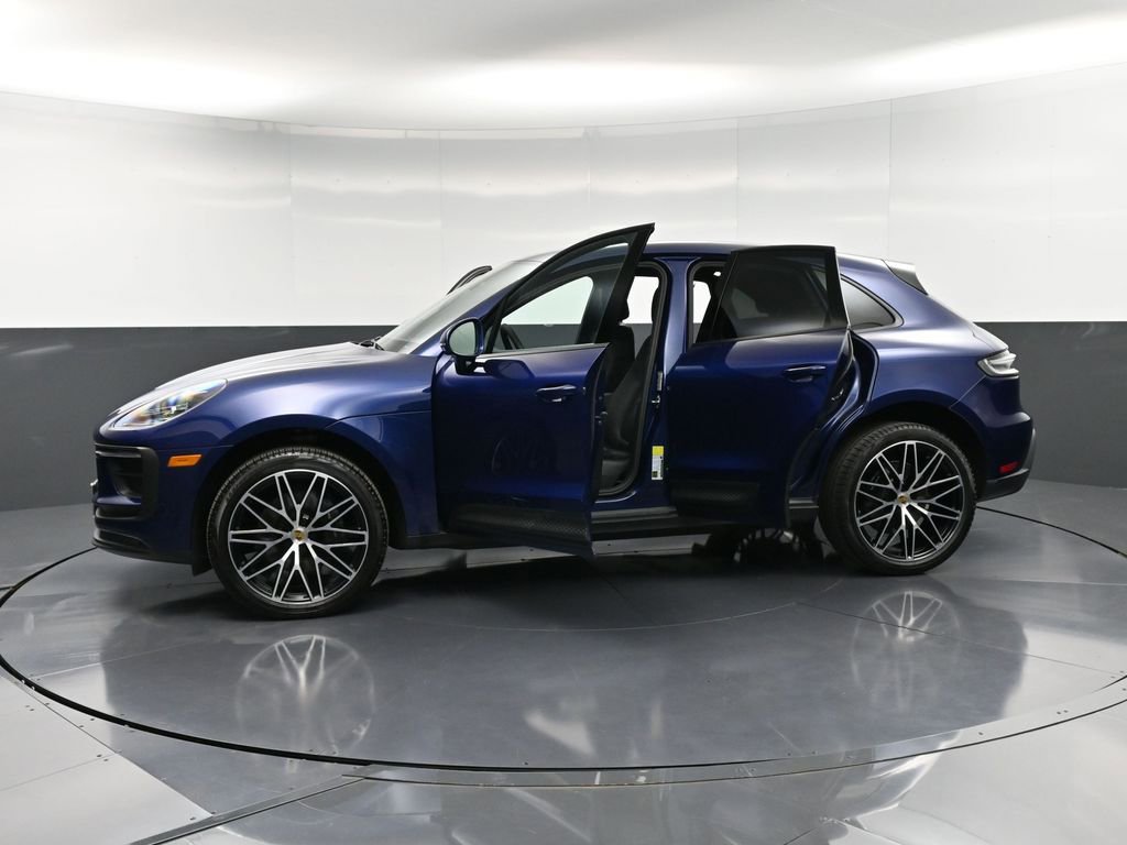 Certified 2025 Porsche Macan image 37