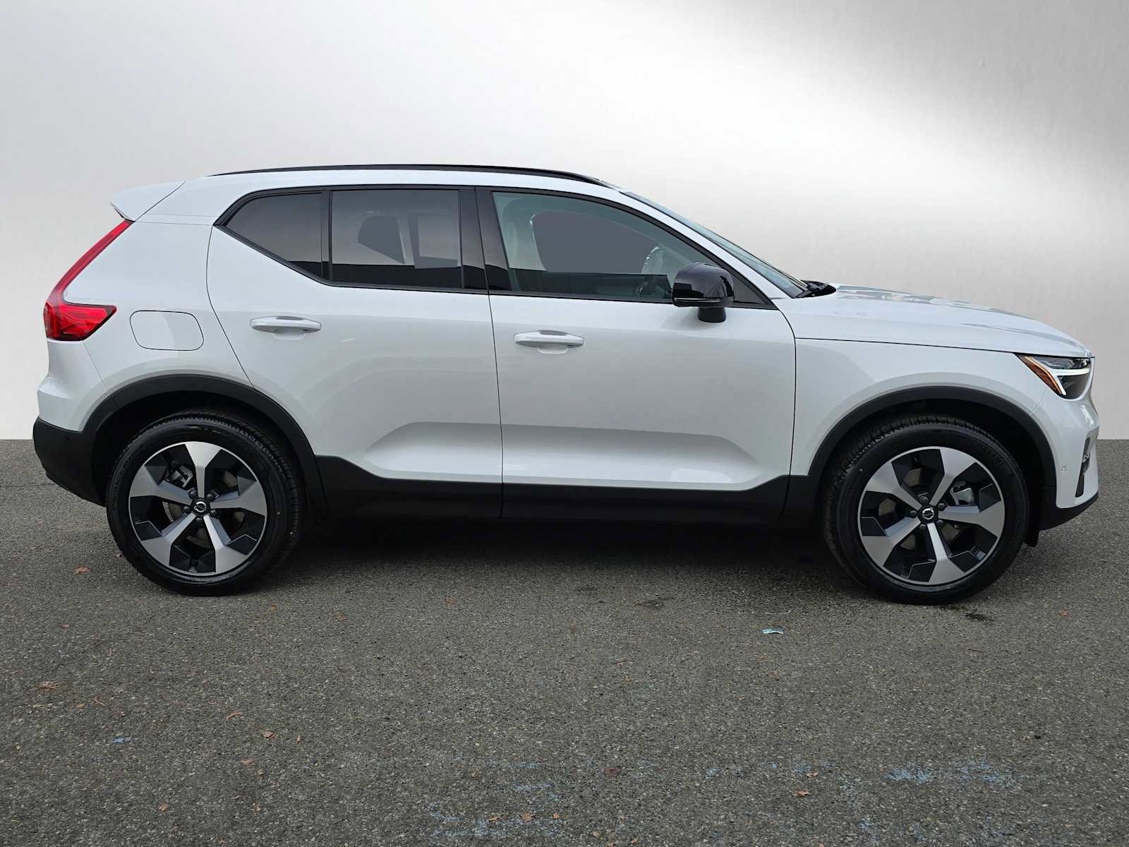 New 2026 Volvo XC40 B5 Plus w/ Protection Package Premier image 2