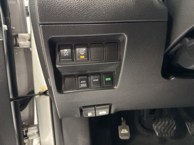 Used 2017 Nissan Rogue SV image 11