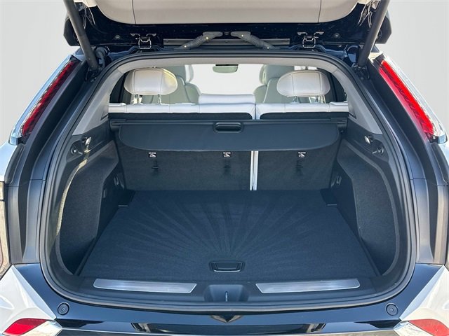 Used 2025 Cadillac Optiq Luxury 2 image 19