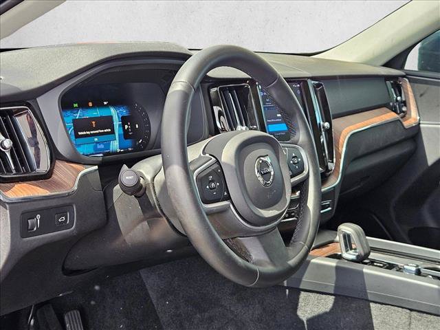 Used 2022 Volvo XC60 B5 Momentum w/ Advanced Package FWD image 9