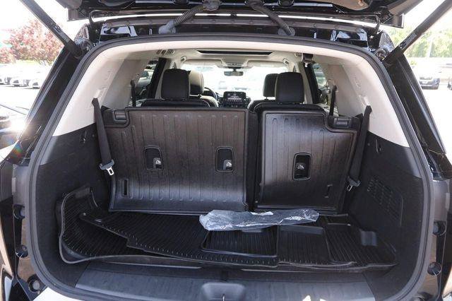 Used 2023 Nissan Pathfinder Platinum w/ Lighting Package (N92) AWD/4WD image 7