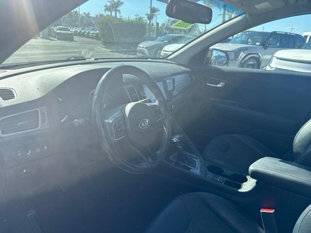 Used 2019 Kia Niro S Touring FWD image 7