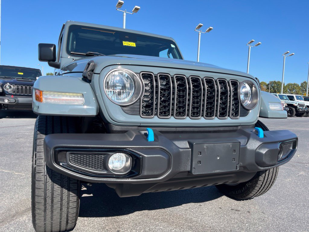 Used 2024 Jeep Wrangler Unlimited w/ Convenience Group AWD/4WD image 58