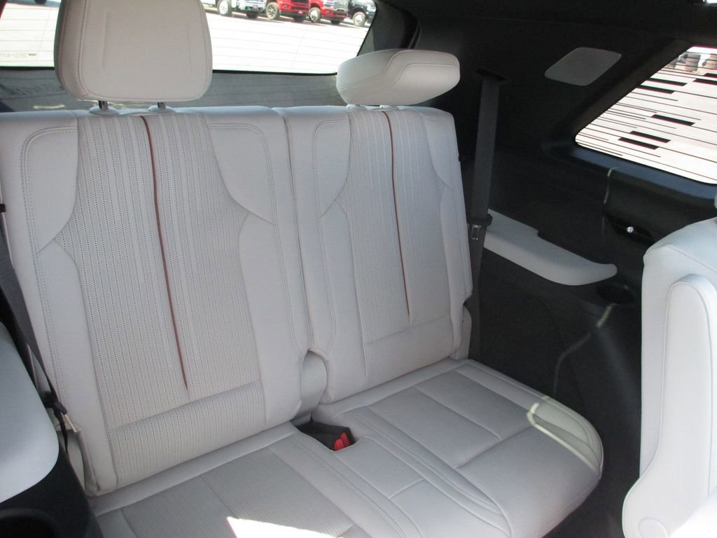 Used 2026 Cadillac Vistiq Sport w/ LPO, Floor Liner Package image 22