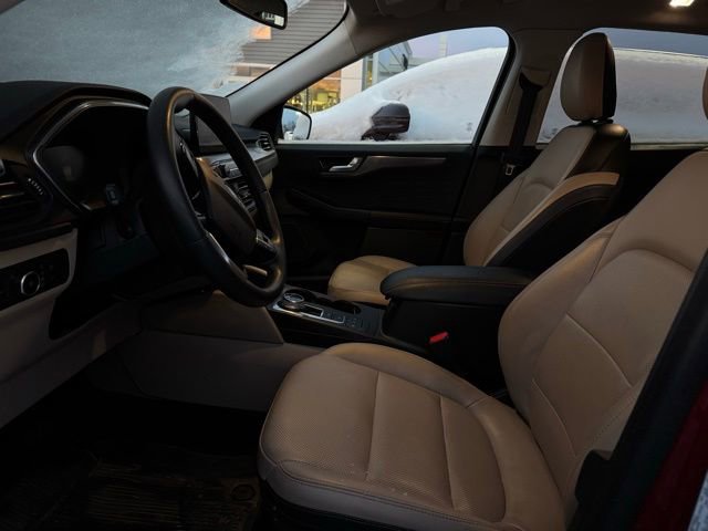 Used 2022 Ford Escape Titanium w/ Class II Trailer Tow Package image 16