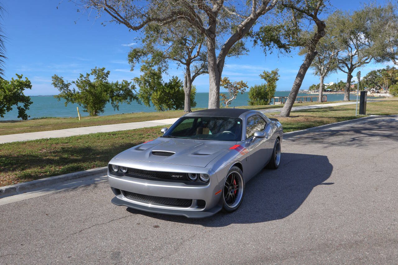 Used 2015 Dodge Challenger SRT Hellcat RWD image 1