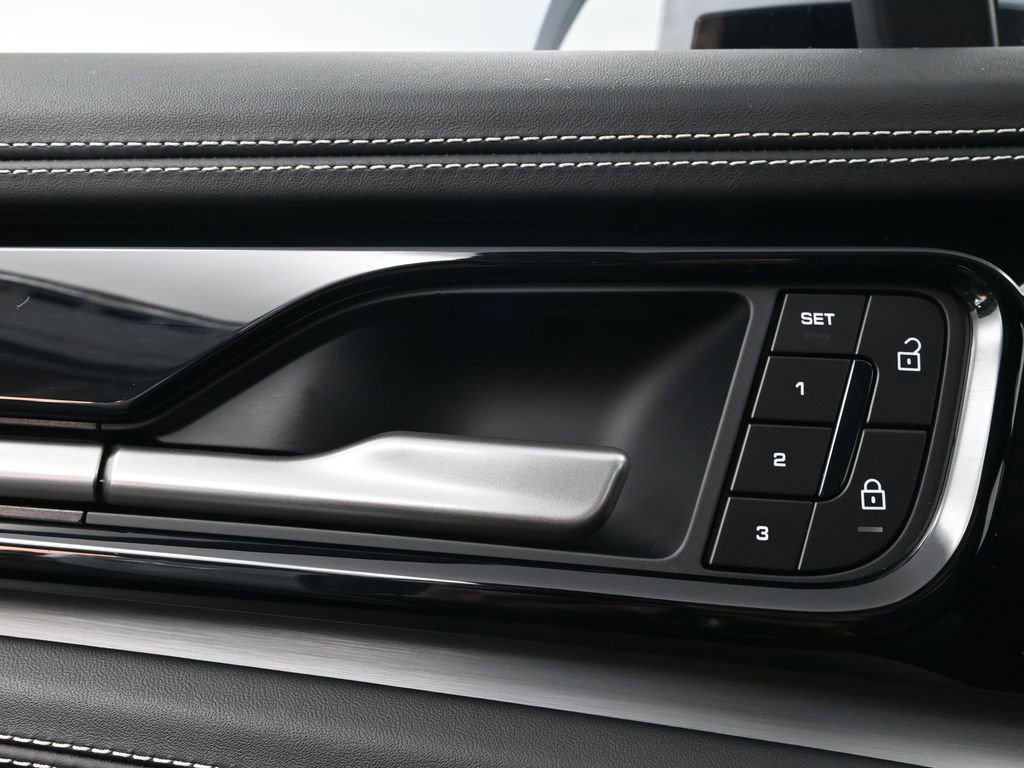 Used 2024 Porsche Panamera 4 image 18