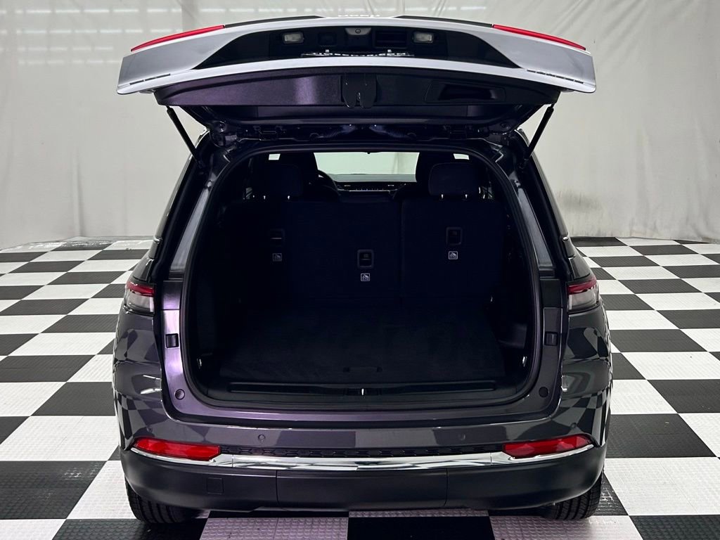 Used 2024 Jeep Grand Cherokee Laredo image 10