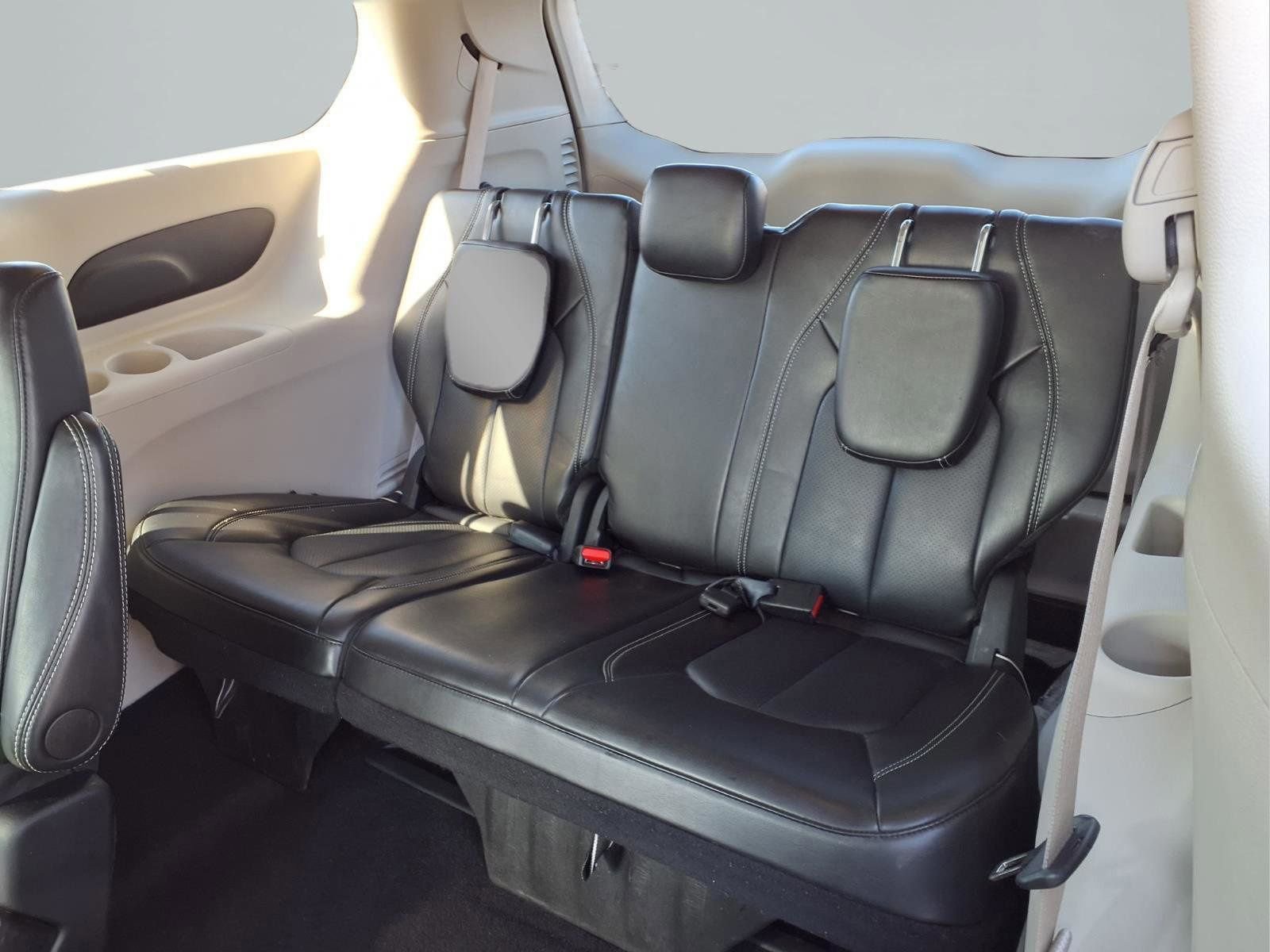 Used 2024 Chrysler Pacifica Touring-L image 25