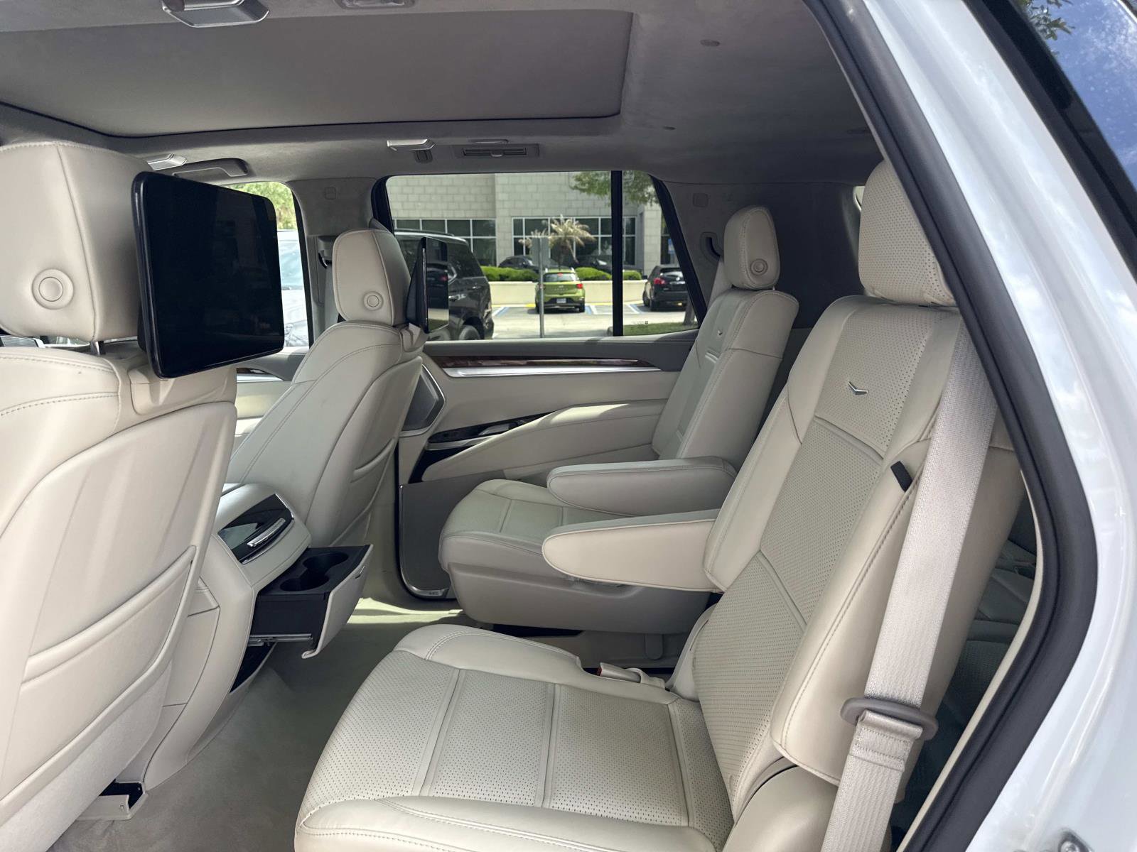 Used 2026 Cadillac Escalade Platinum Sport w/ LPO, ONYX Package AWD/4WD image 15