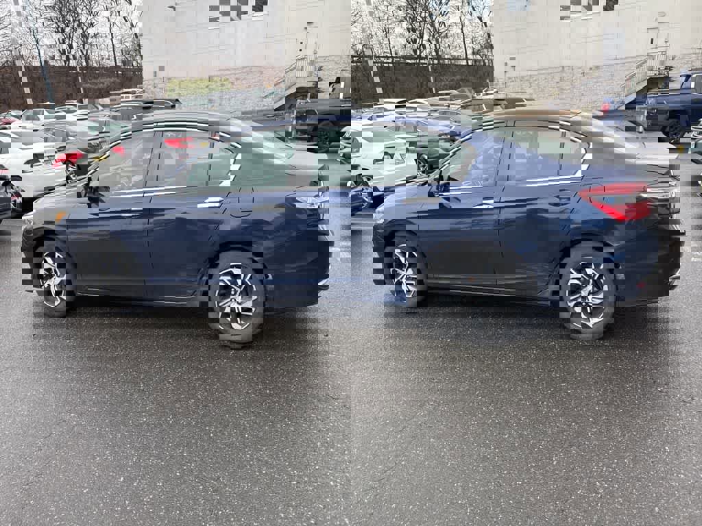 Used 2017 Honda Accord LX image 24