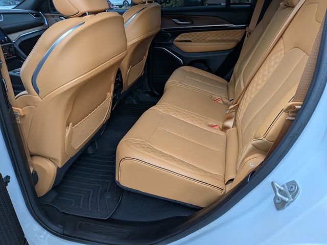 Used 2024 Jeep Grand Cherokee Summit AWD/4WD image 28