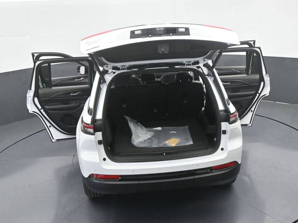 Used 2025 Jeep Grand Cherokee Altitude image 61