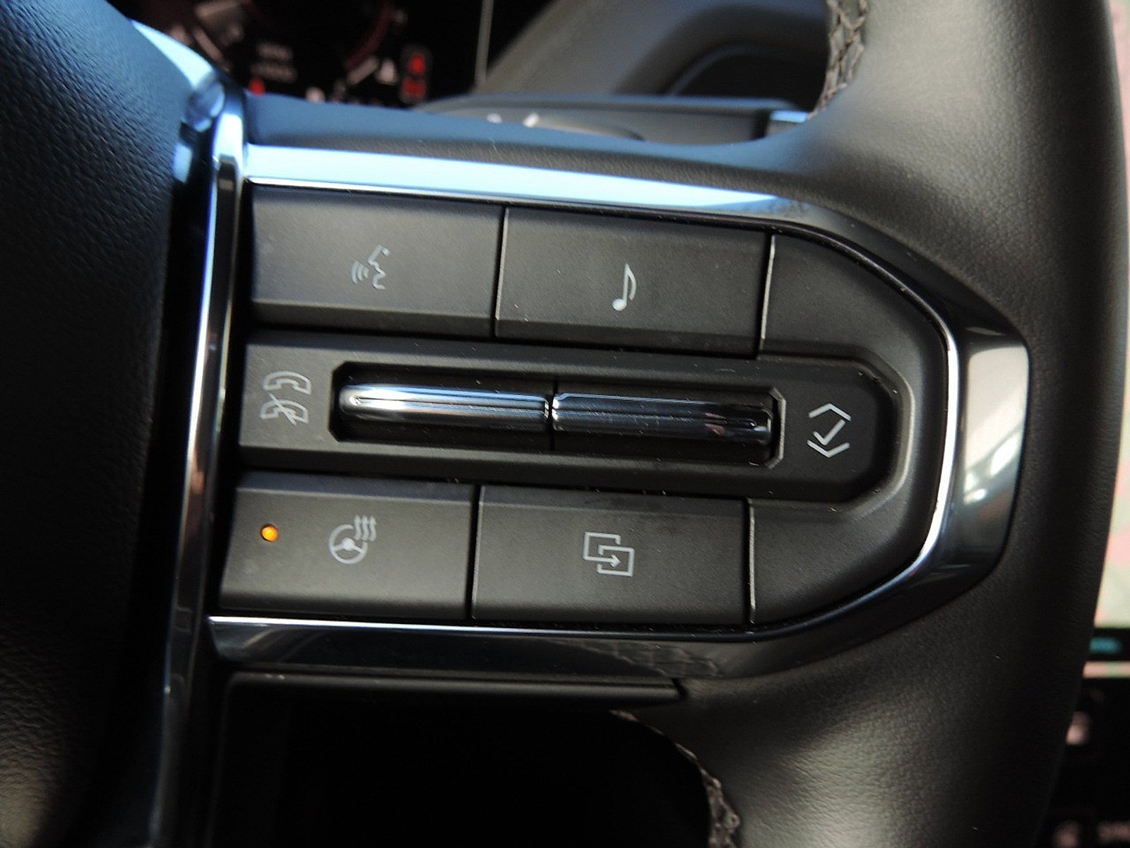 Certified 2025 GMC Yukon Denali image 26