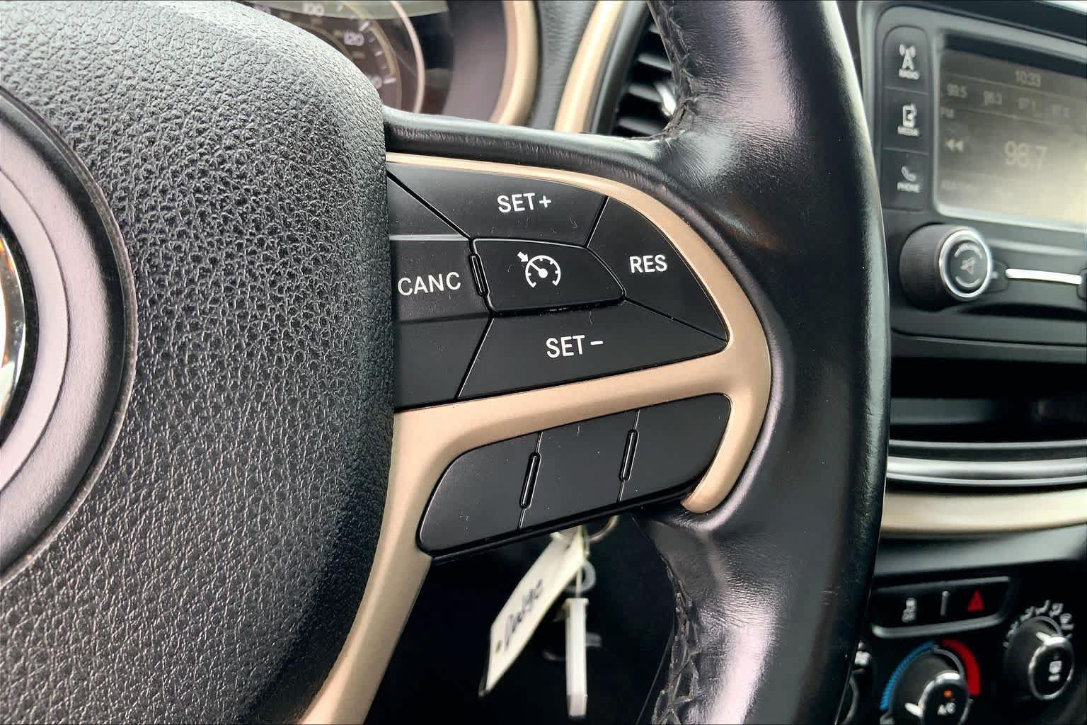Used 2016 Jeep Cherokee Sport FWD image 25