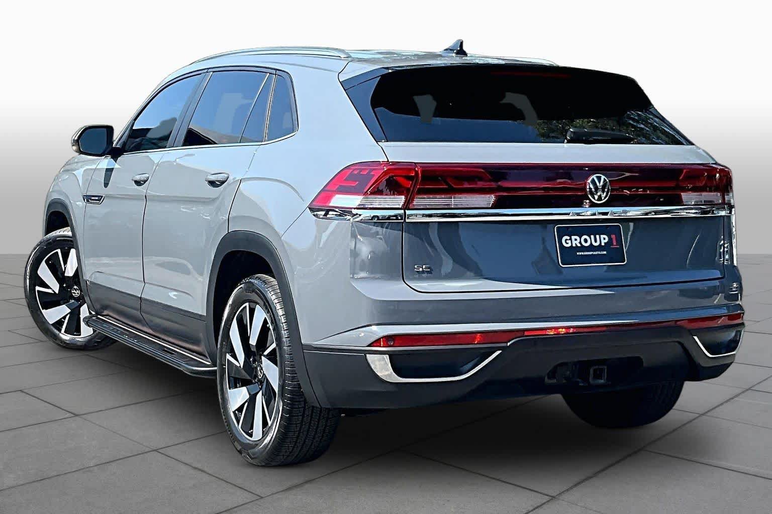 Used 2024 Volkswagen Atlas Cross Sport SE FWD image 12