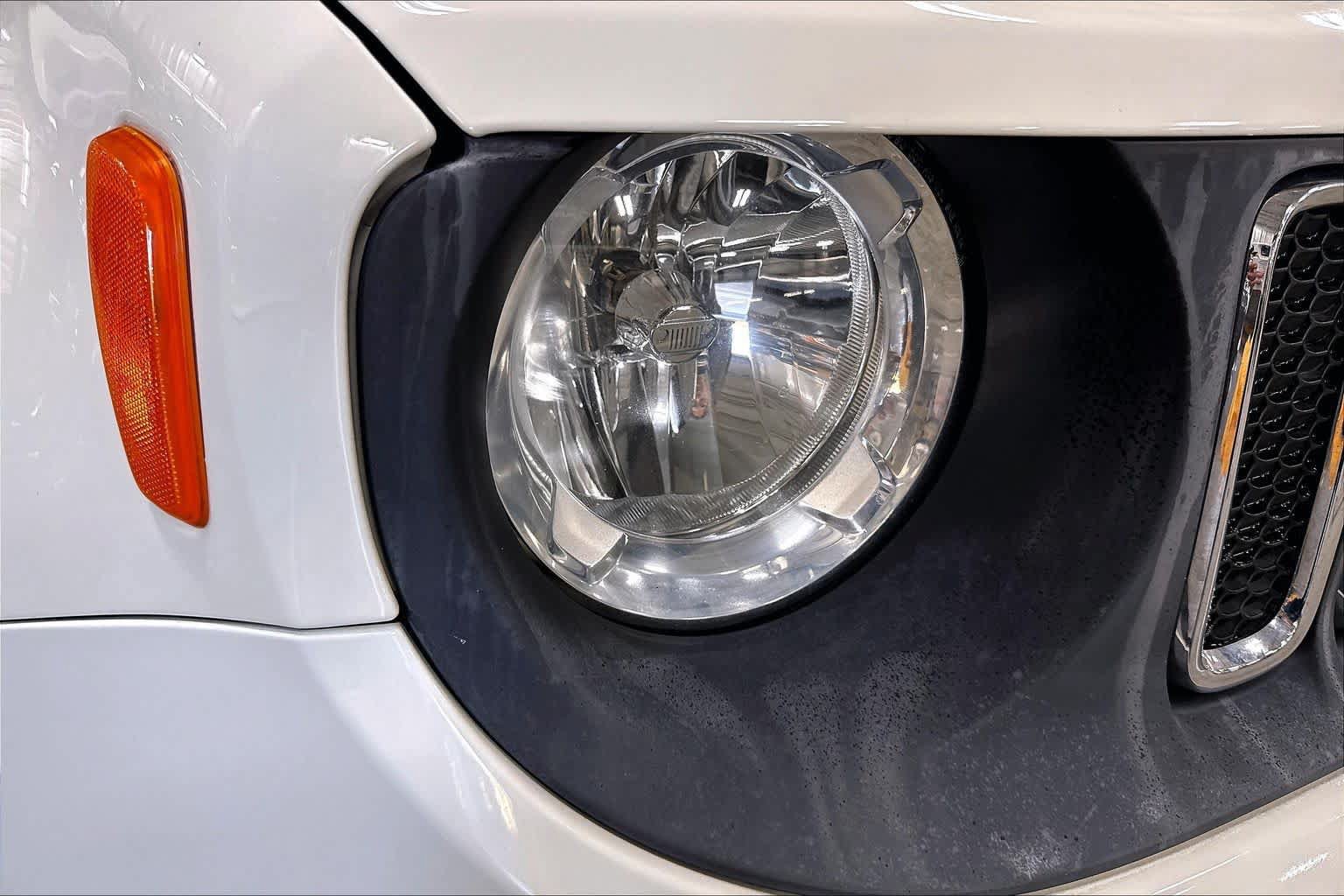 Used 2015 Jeep Renegade Latitude w/ Cold Weather Group II AWD/4WD image 27