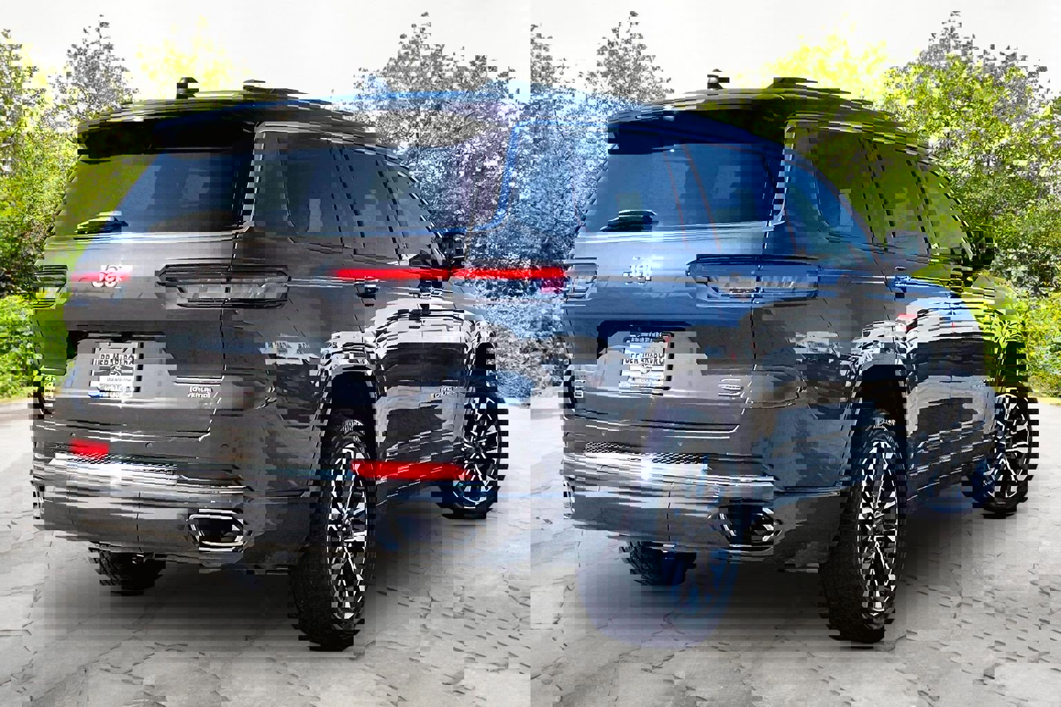 Used 2024 Jeep Grand Cherokee L Overland image 13