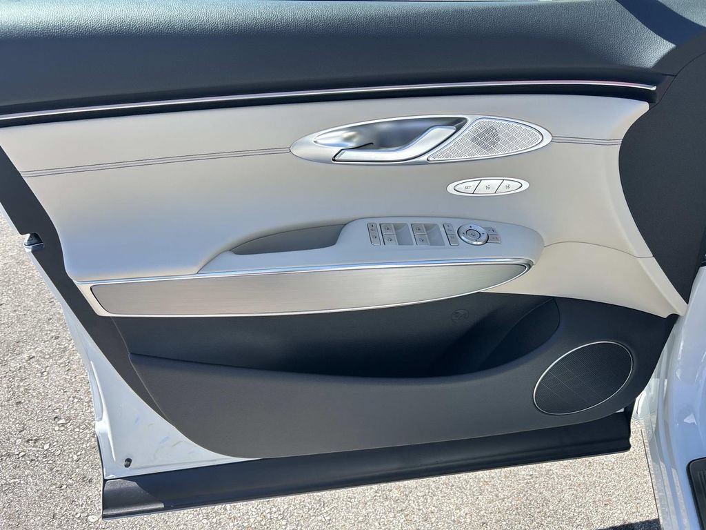 New 2026 Genesis GV70 2.5T Select AWD/4WD image 18