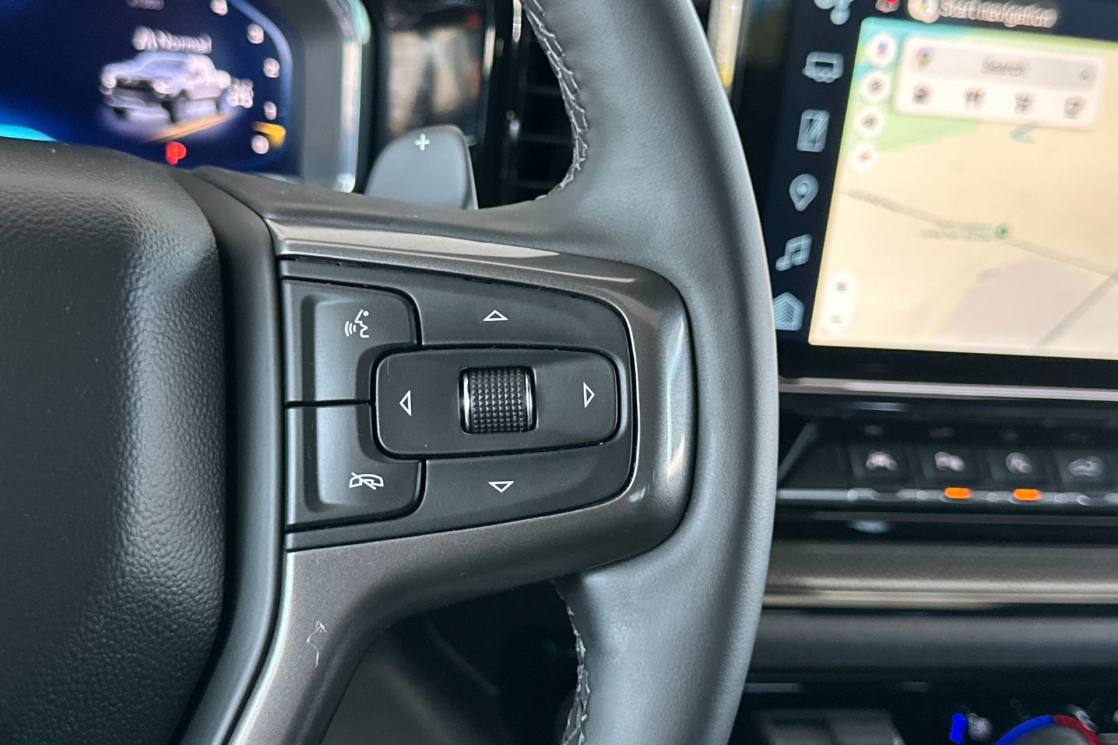 Used 2025 Chevrolet Silverado 1500 ZR2 w/ Technology Package image 39