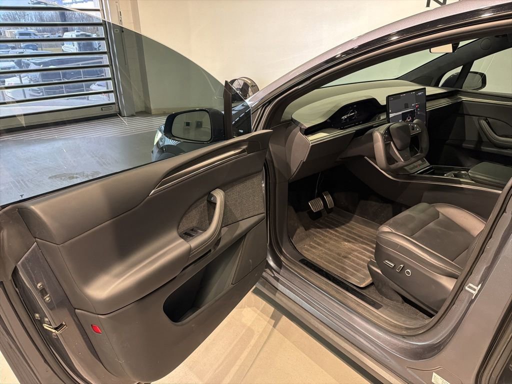 Used 2022 Tesla Model X Plaid image 11