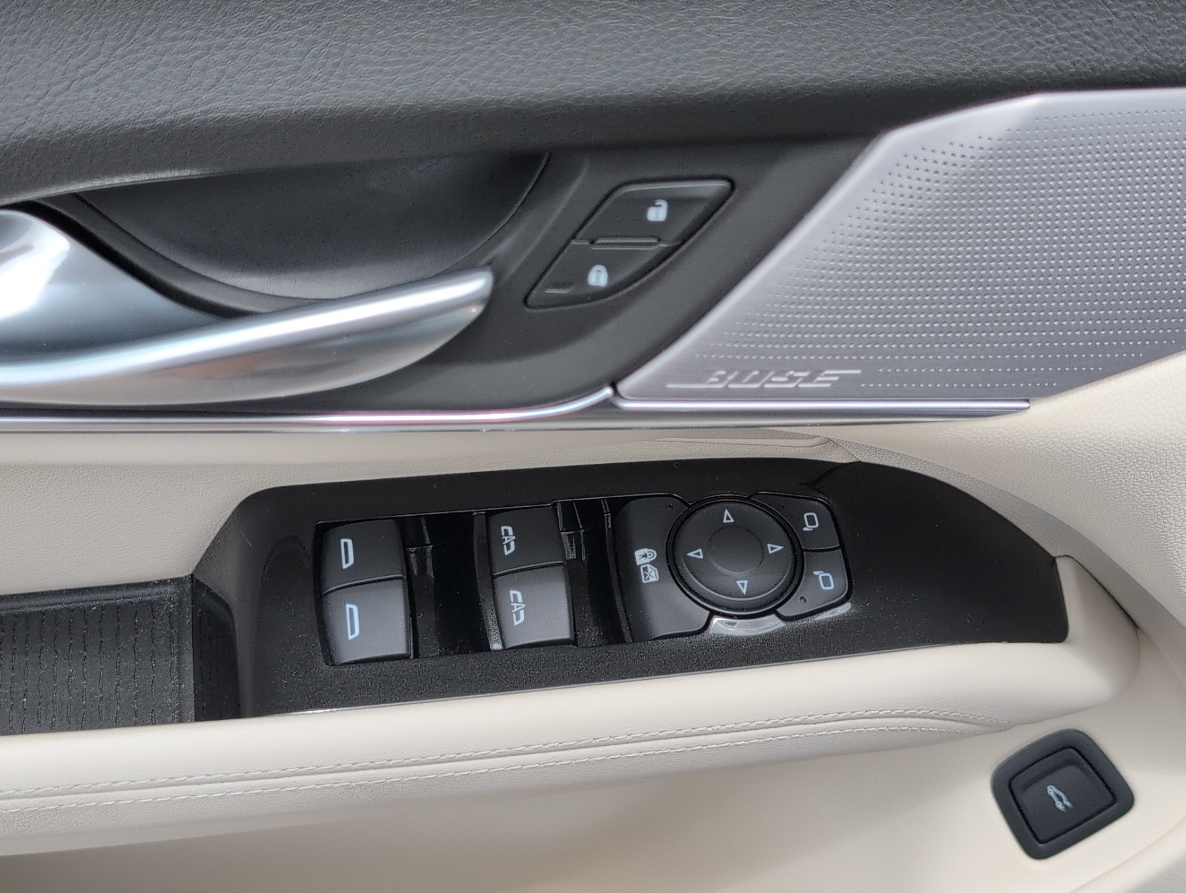 Used 2020 Cadillac XT4 Premium Luxury FWD image 16