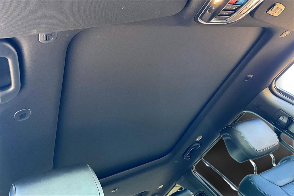 Used 2023 Jeep Wagoneer Series III w/ Premium Group I image 17