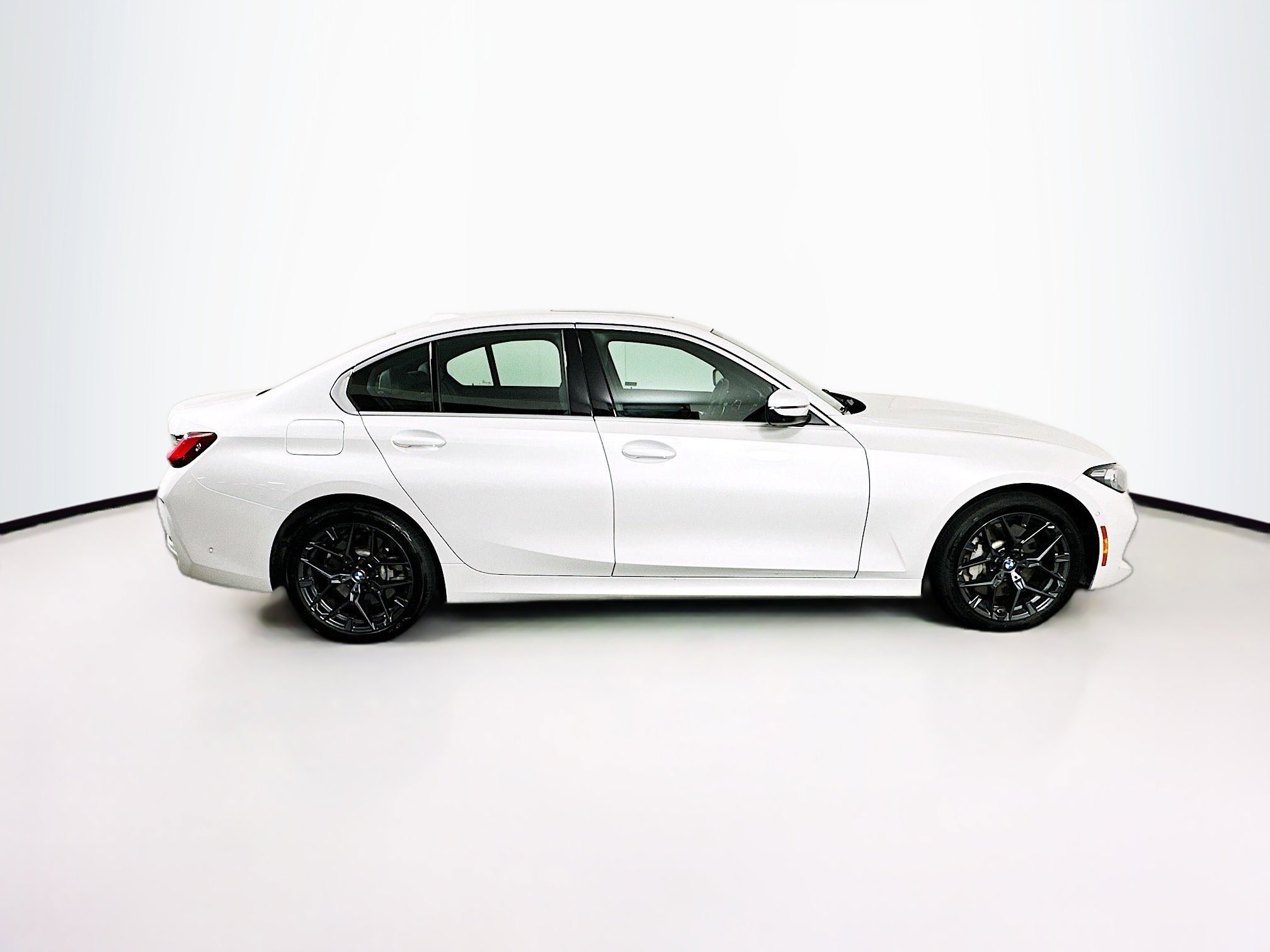 Used 2025 BMW 330i Sedan image 10