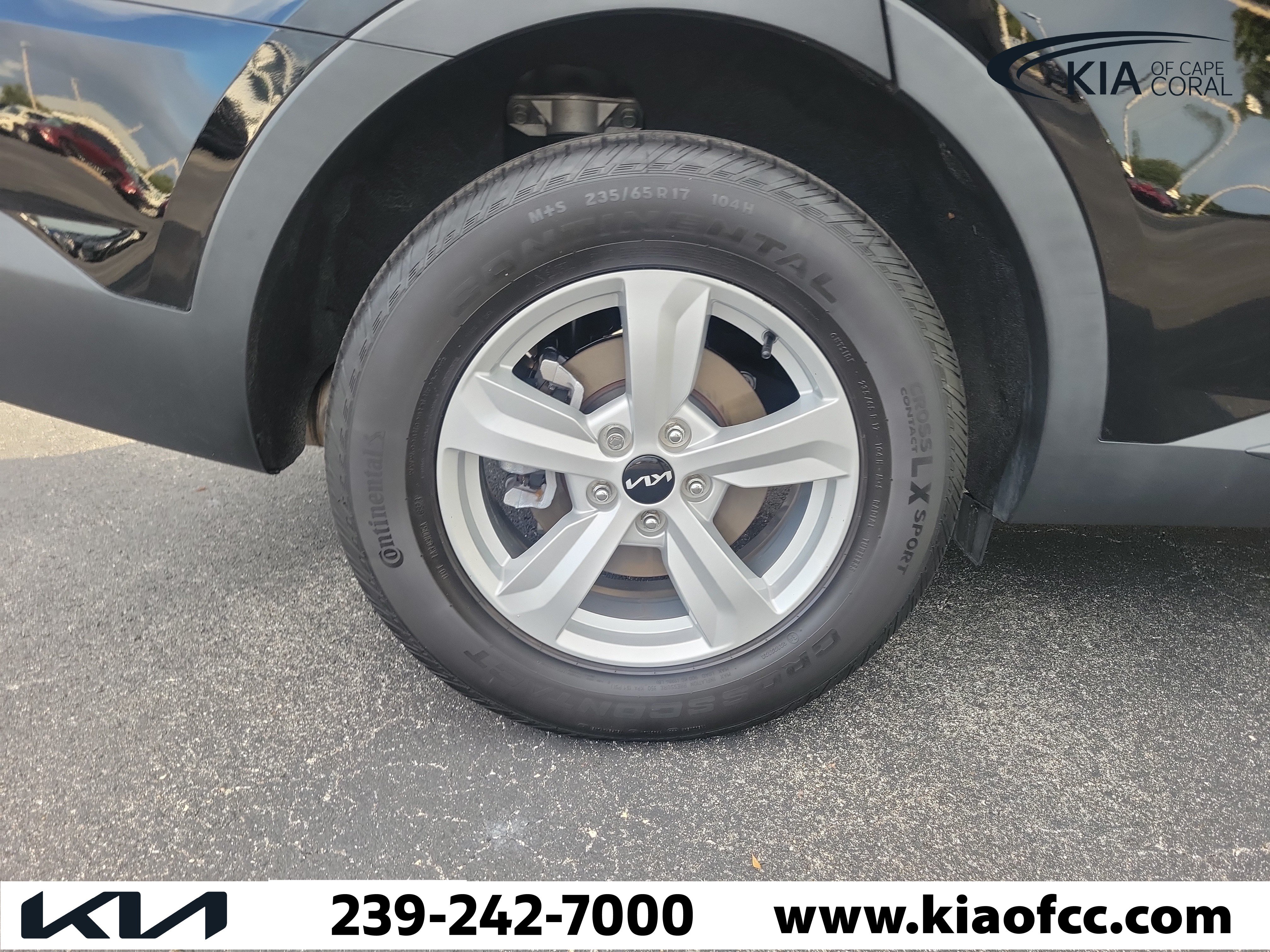 Certified 2023 Kia Sorento LX FWD image 9
