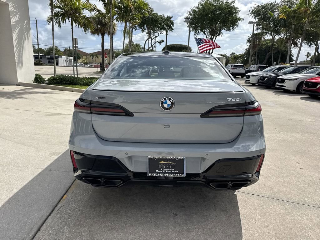 Used 2023 BMW 760i xDrive image 2