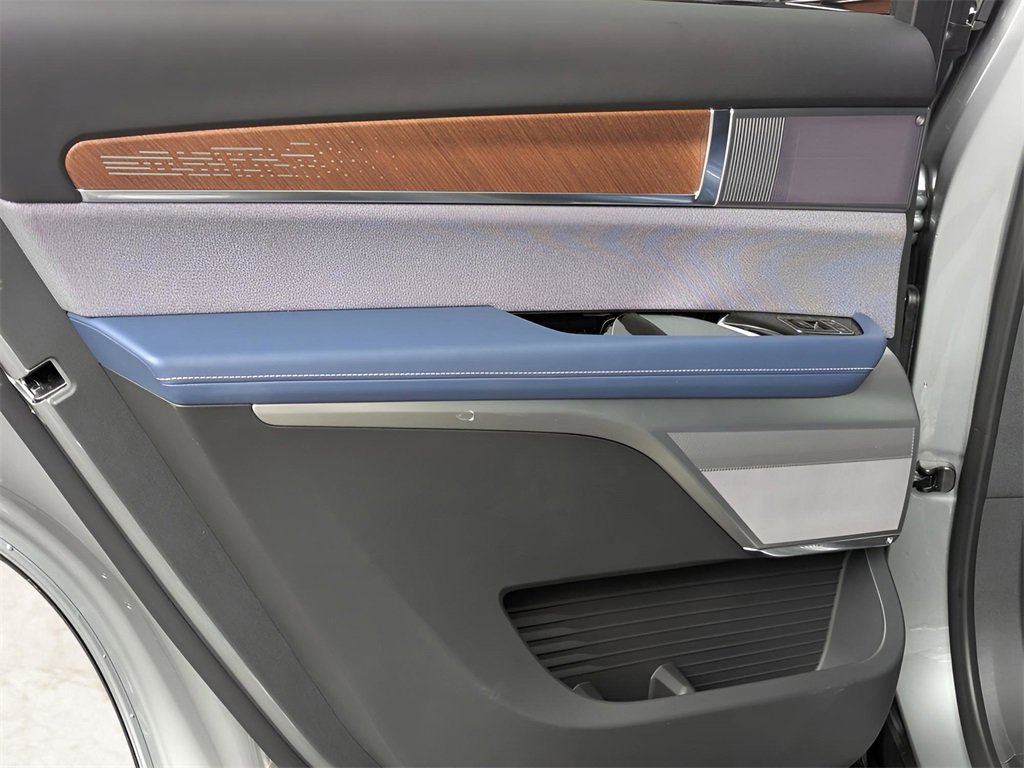 New 2026 Cadillac Vistiq Premium Luxury image 13