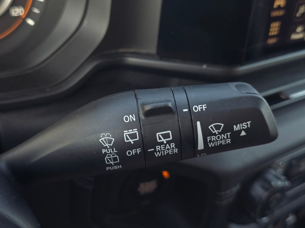 Used 2025 Jeep Wrangler Unlimited Rubicon AWD/4WD image 39