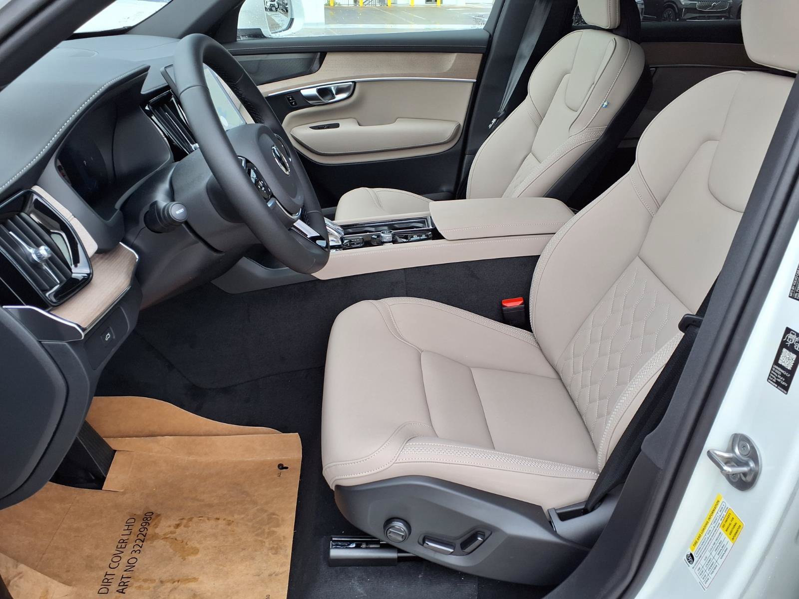 New 2026 Volvo XC90 B6 Plus w/ Protection Package Premier AWD/4WD image 13