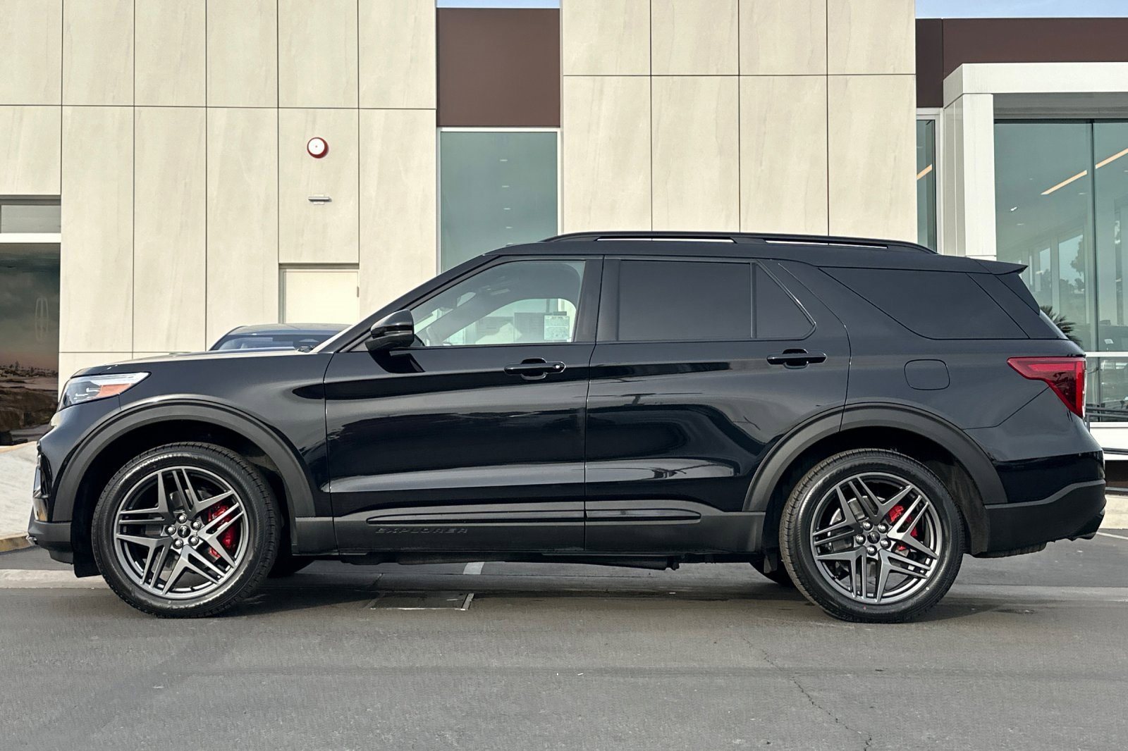 Certified 2022 Ford Explorer ST w/ Equipment Group 401A image 6