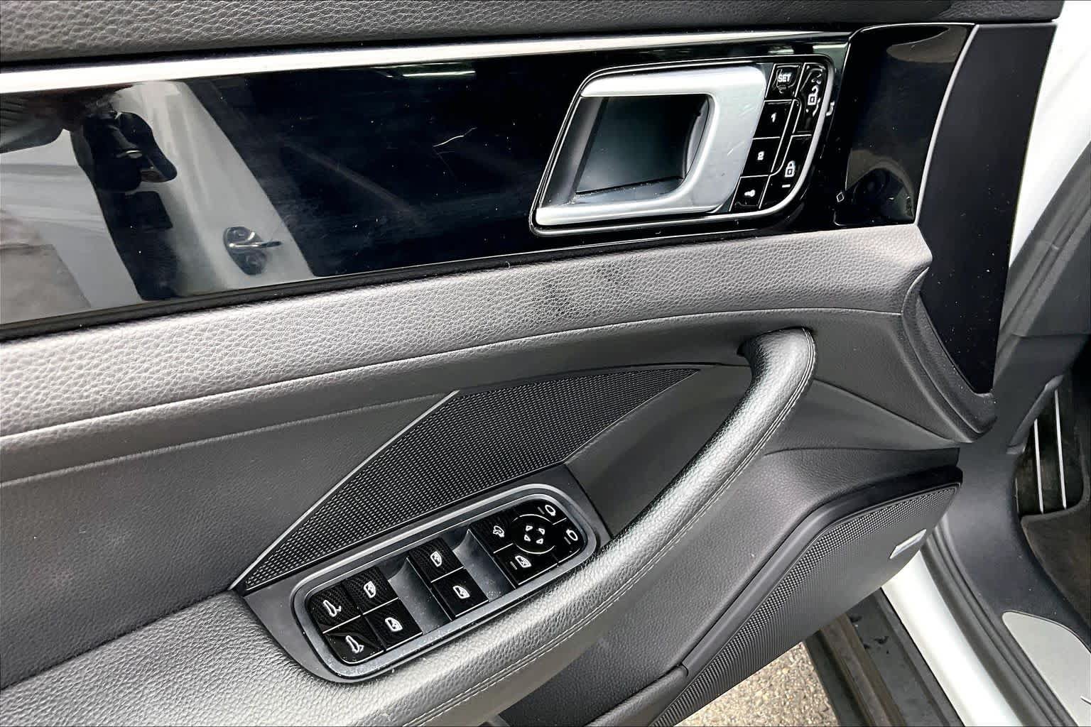 Used 2020 Porsche Panamera 4 AWD/4WD image 32