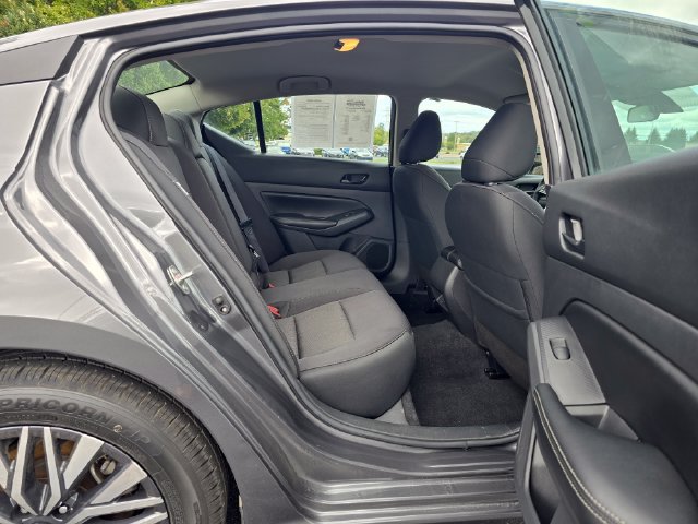 Used 2025 Nissan Altima 2.5 SV FWD image 15