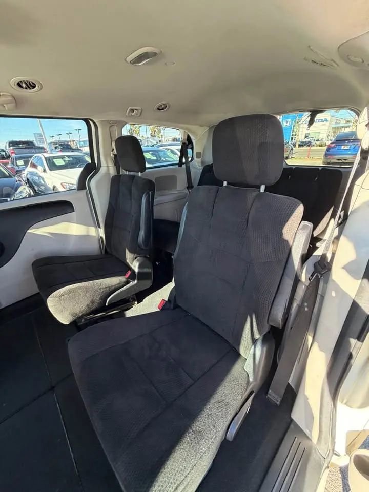 Used 2013 Dodge Grand Caravan SXT image 8