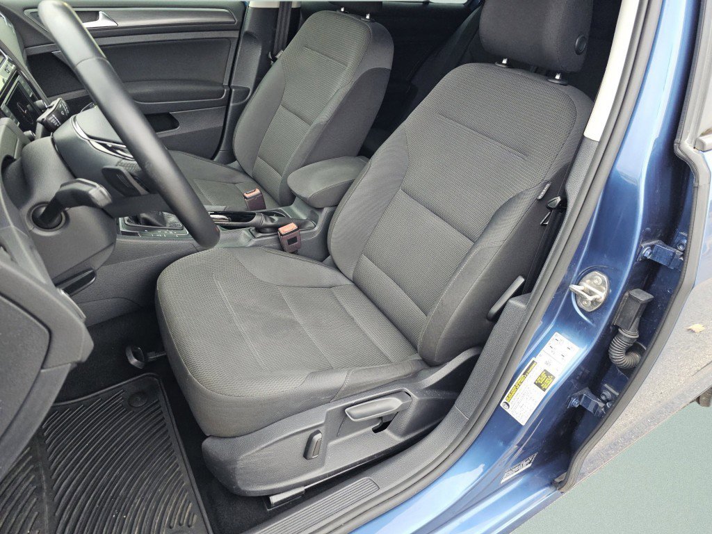 Used 2019 Volkswagen Golf S image 6