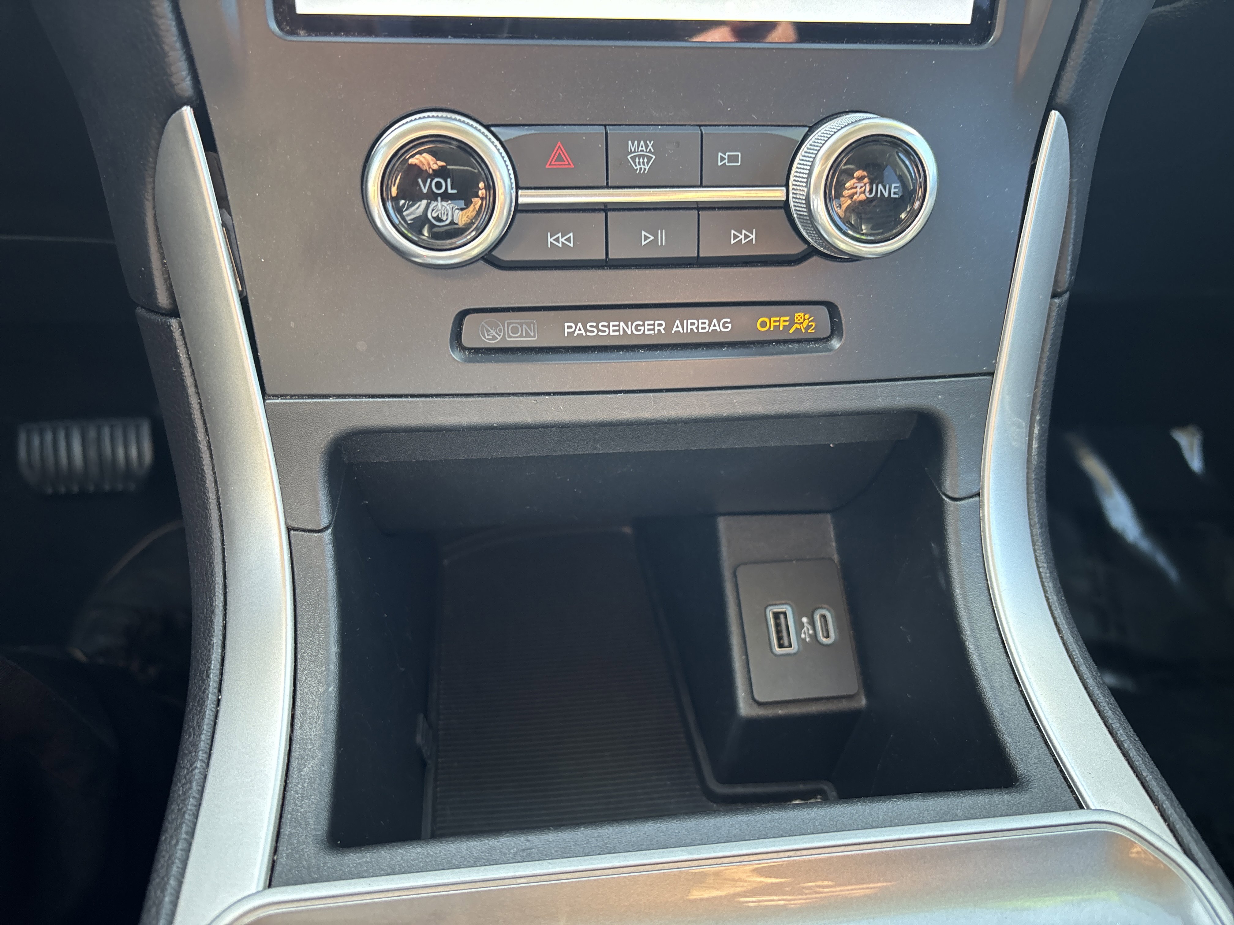 Used 2024 Ford Edge SEL image 25