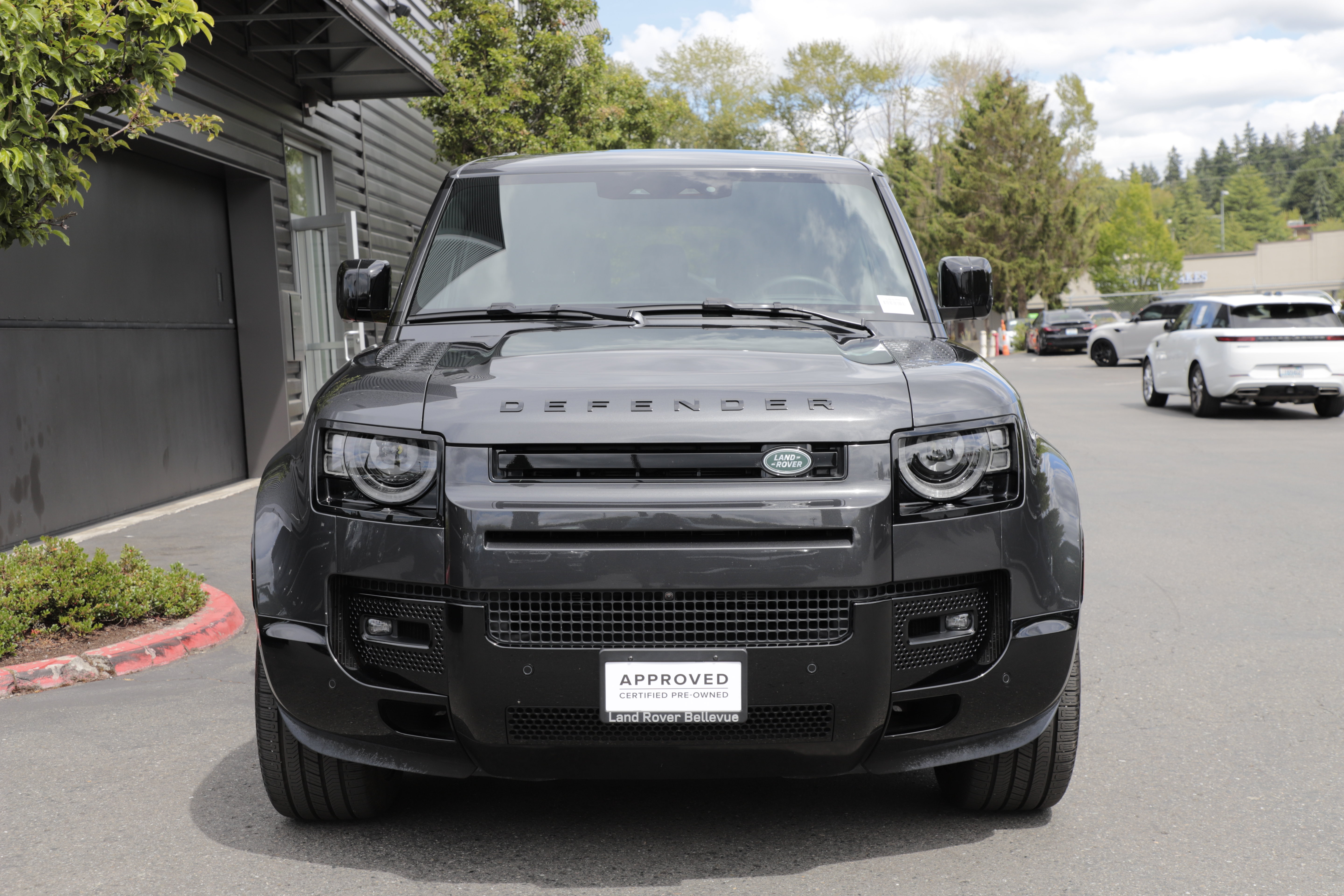 Certified 2025 Land Rover Defender 130 X-Dynamic SE AWD/4WD image 4