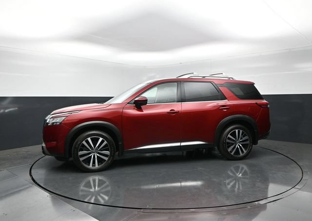 Used 2024 Nissan Pathfinder Platinum FWD image 3